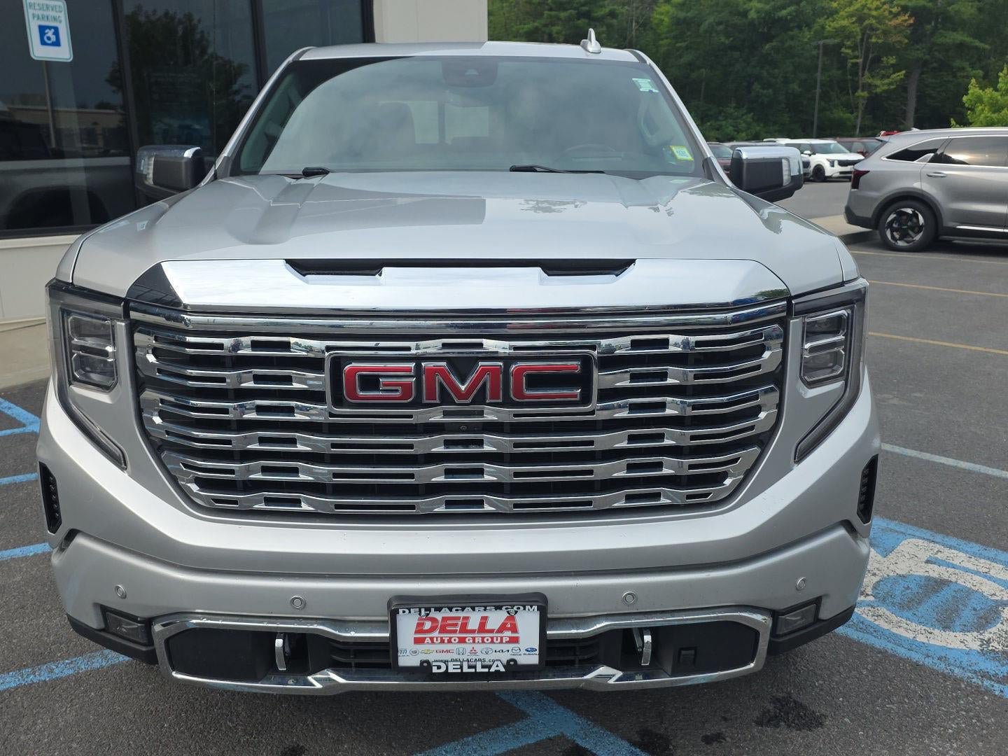Used 2022 GMC Sierra 1500 Denali w/ Technology Package AWD/4WD image 14