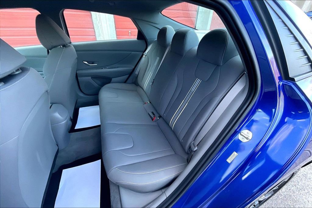 Used 2023 Hyundai Elantra SEL w/ Convenience Package image 25