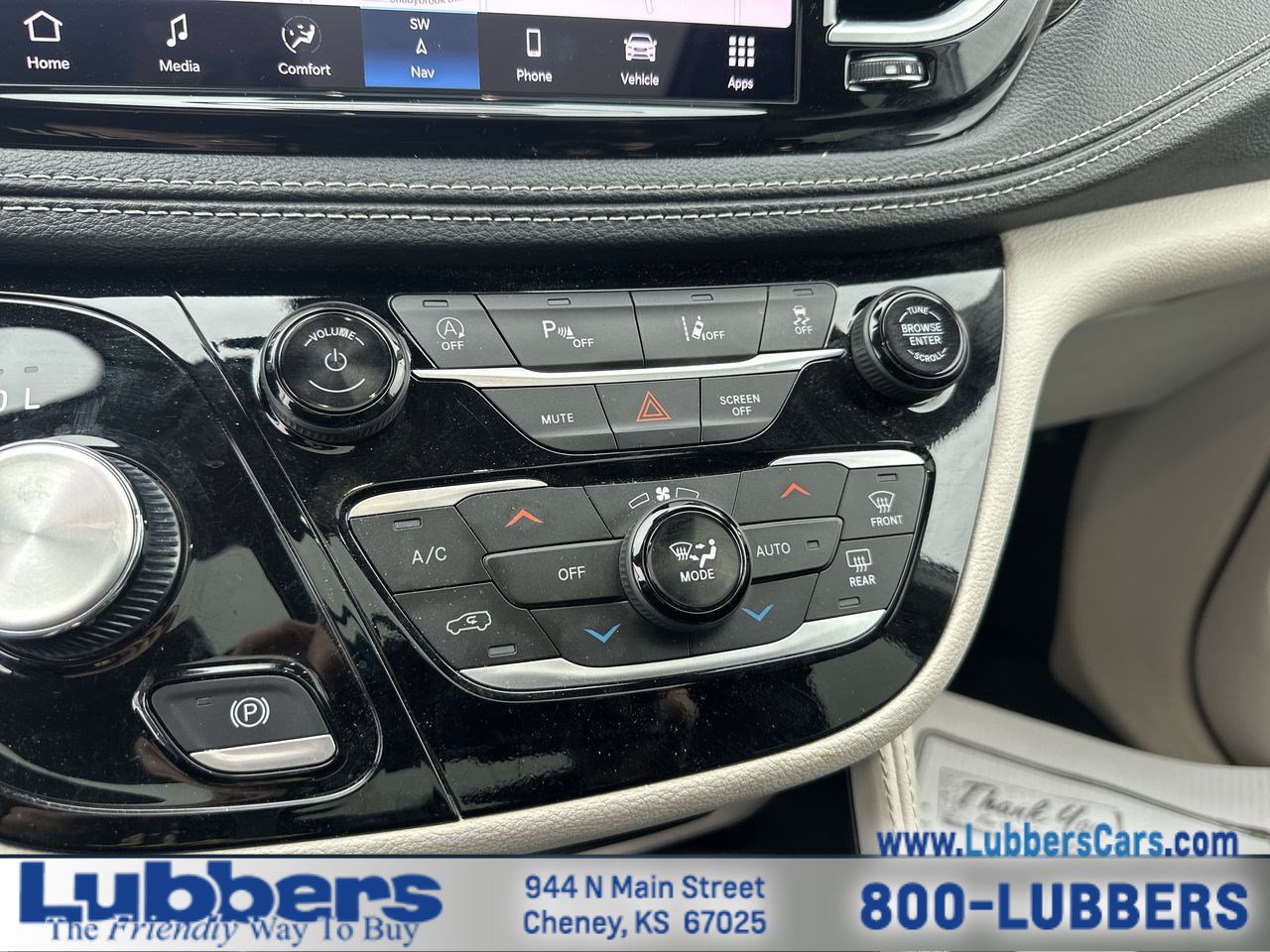 Used 2024 Chrysler Pacifica Limited FWD image 18