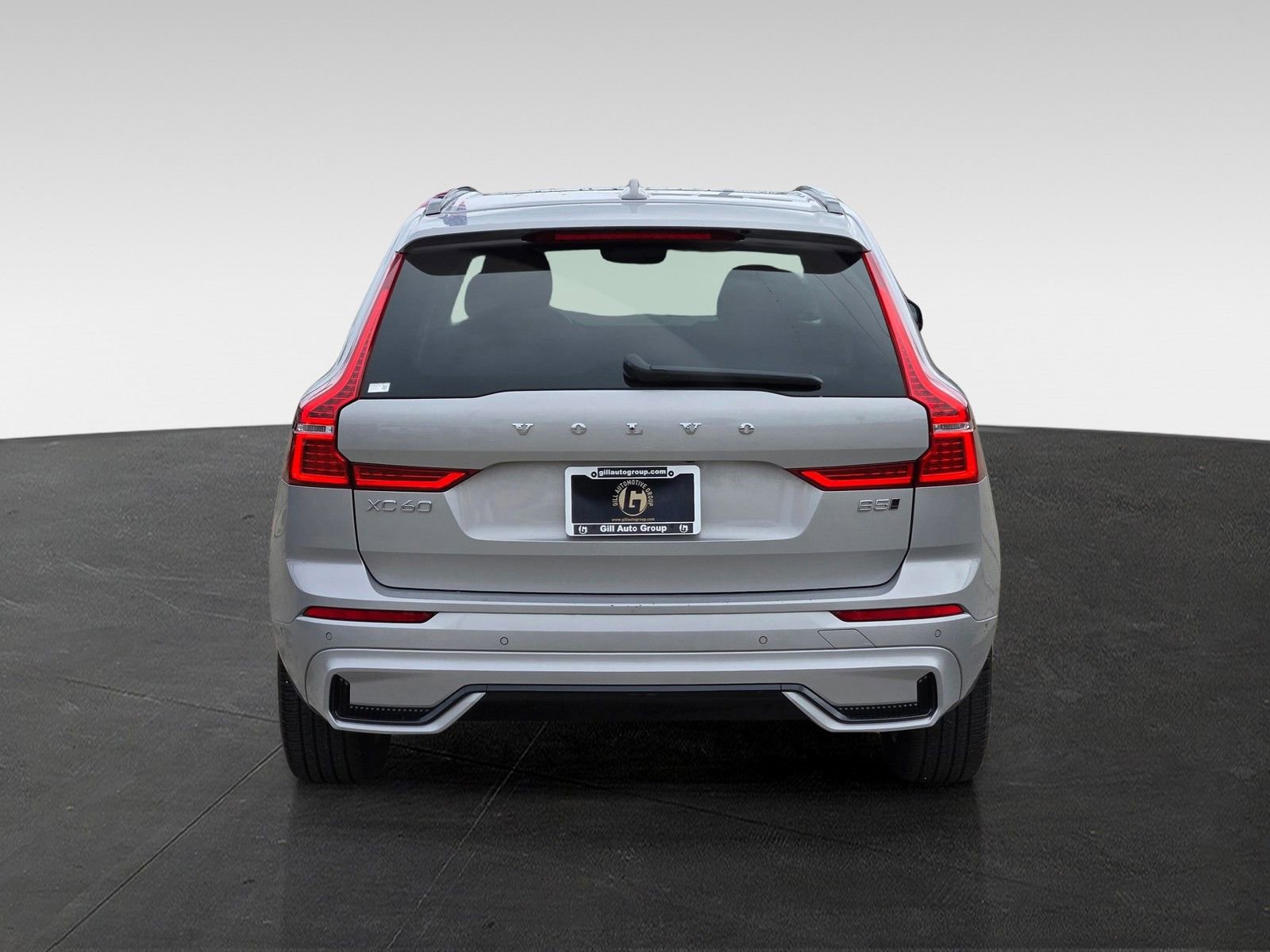 Used 2025 Volvo XC60 B5 Plus image 5