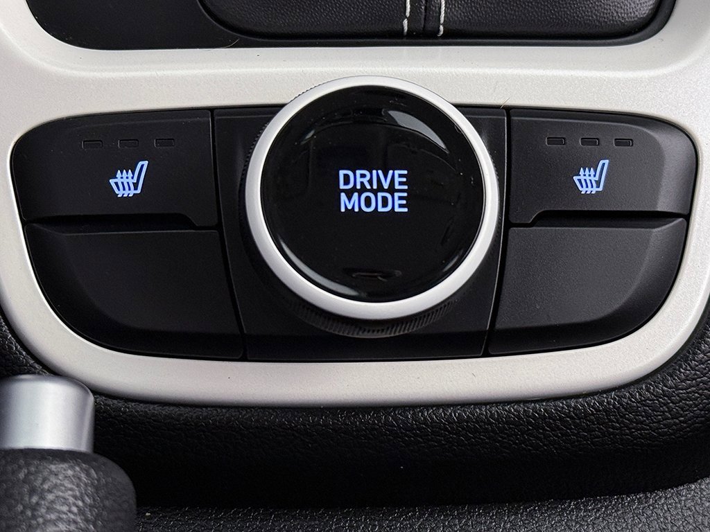 Used 2025 Hyundai Venue Limited image 39