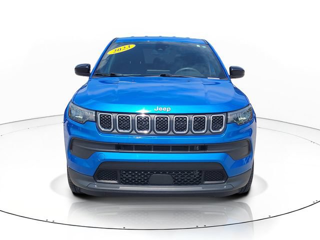Used 2023 Jeep Compass Sport AWD/4WD image 2