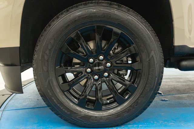 Used 2022 GMC Canyon Elevation w/ Elevation Premium Package AWD/4WD image 2