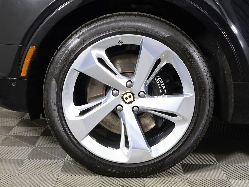 Used 2020 Bentley Bentayga Plug-In Hybrid AWD/4WD image 29