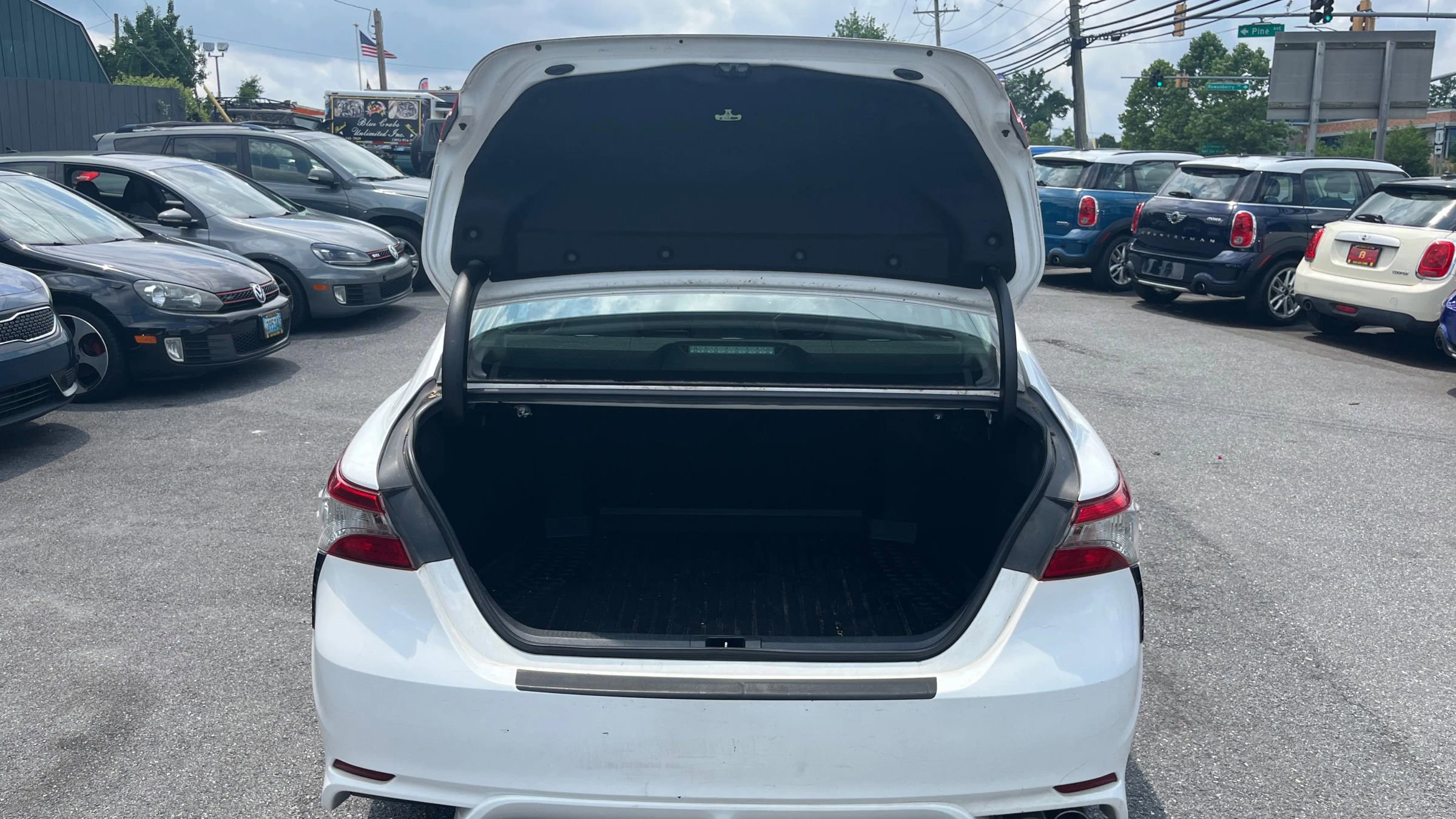 Used 2019 Toyota Camry SE image 12