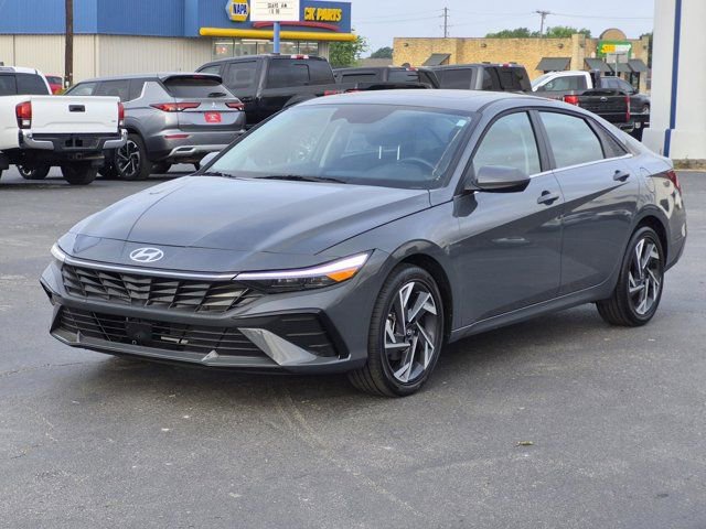 Used 2025 Hyundai Elantra SEL image 4