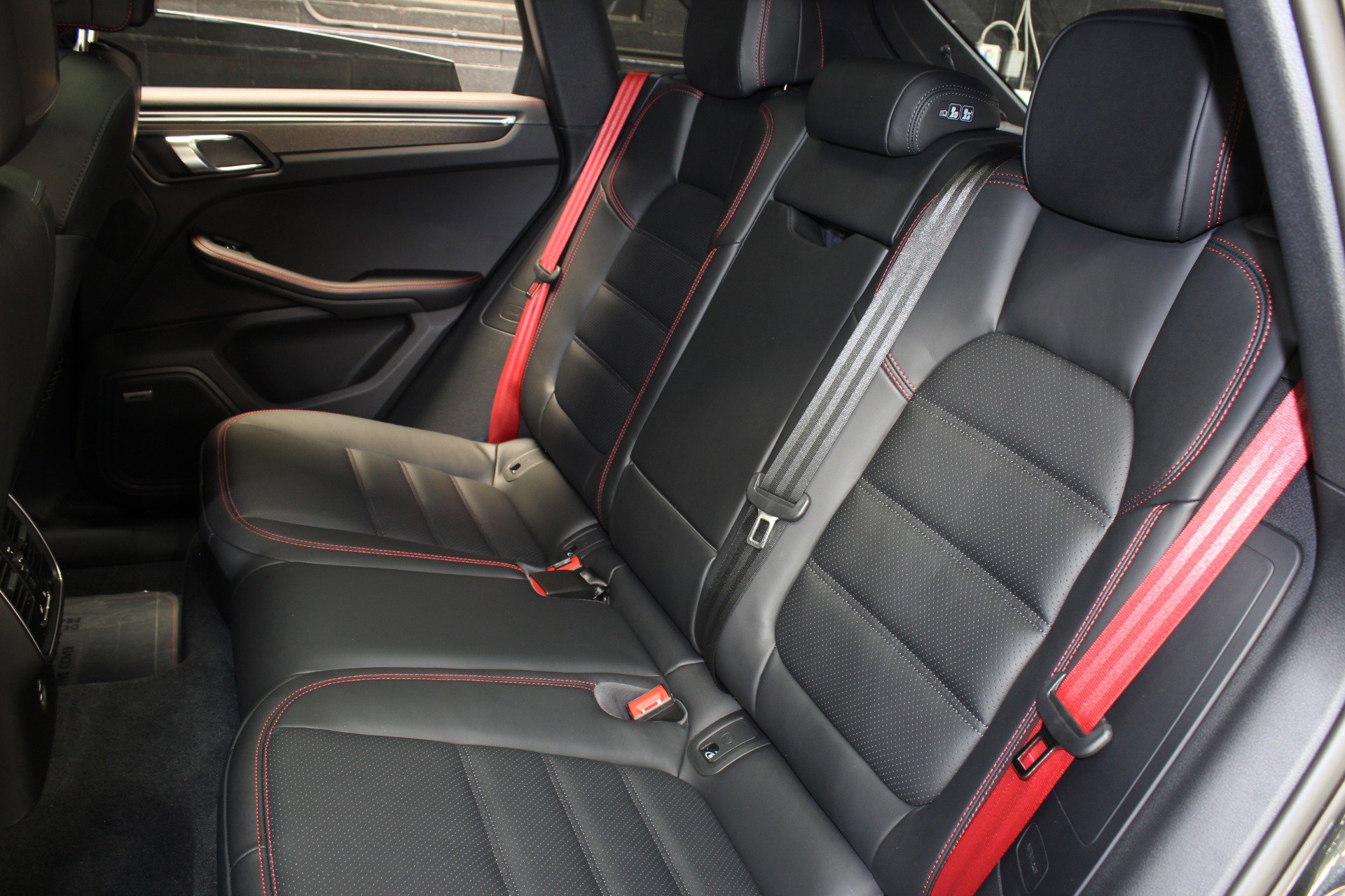 Used 2024 Porsche Macan GTS image 39