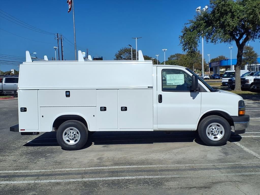 New 2025 Chevrolet Express 3500 w/ Power Convenience Package image 3
