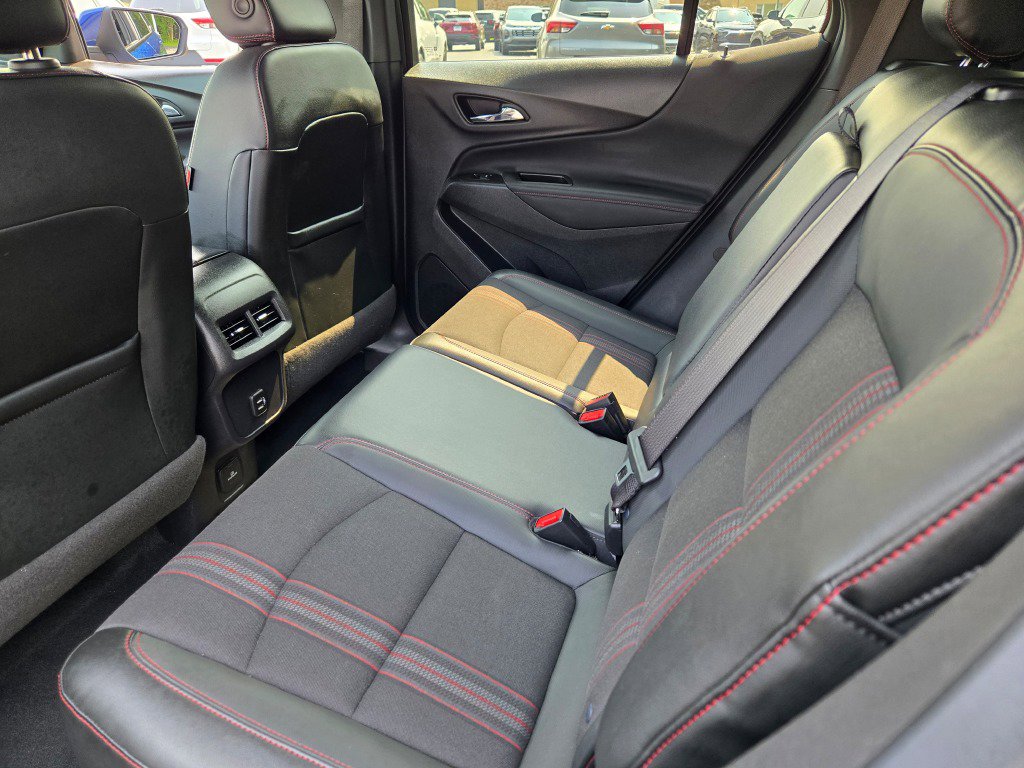 Used 2022 Chevrolet Equinox RS w/ Infotainment Package image 17