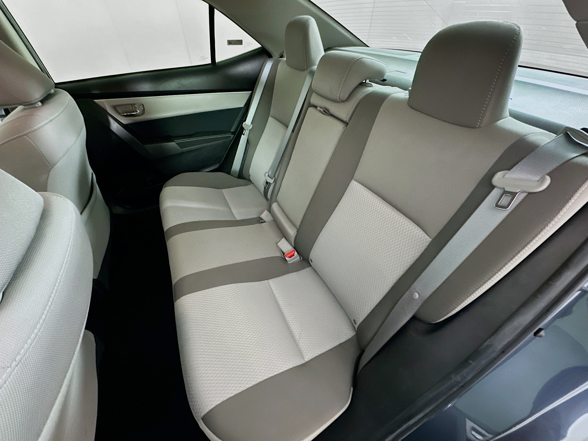 Used 2019 Toyota Corolla LE w/ Carpet Mat Package (TMS) FWD image 25