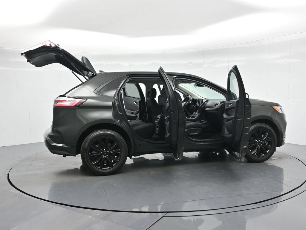 Certified 2022 Ford Edge SE w/ Black Appearance Package AWD/4WD image 5