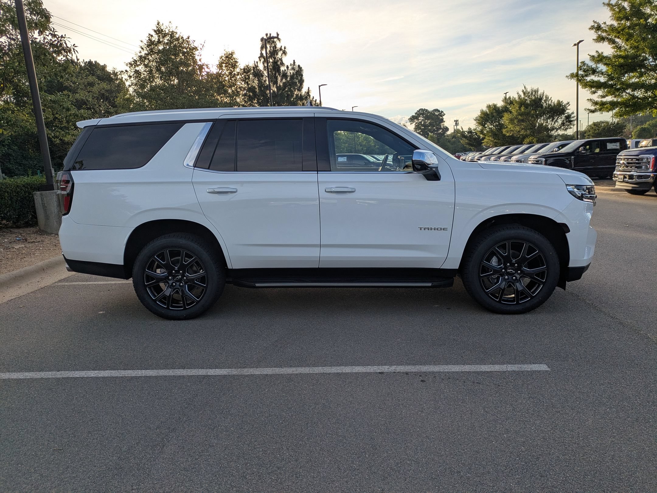 Used 2024 Chevrolet Tahoe Premier AWD/4WD image 3