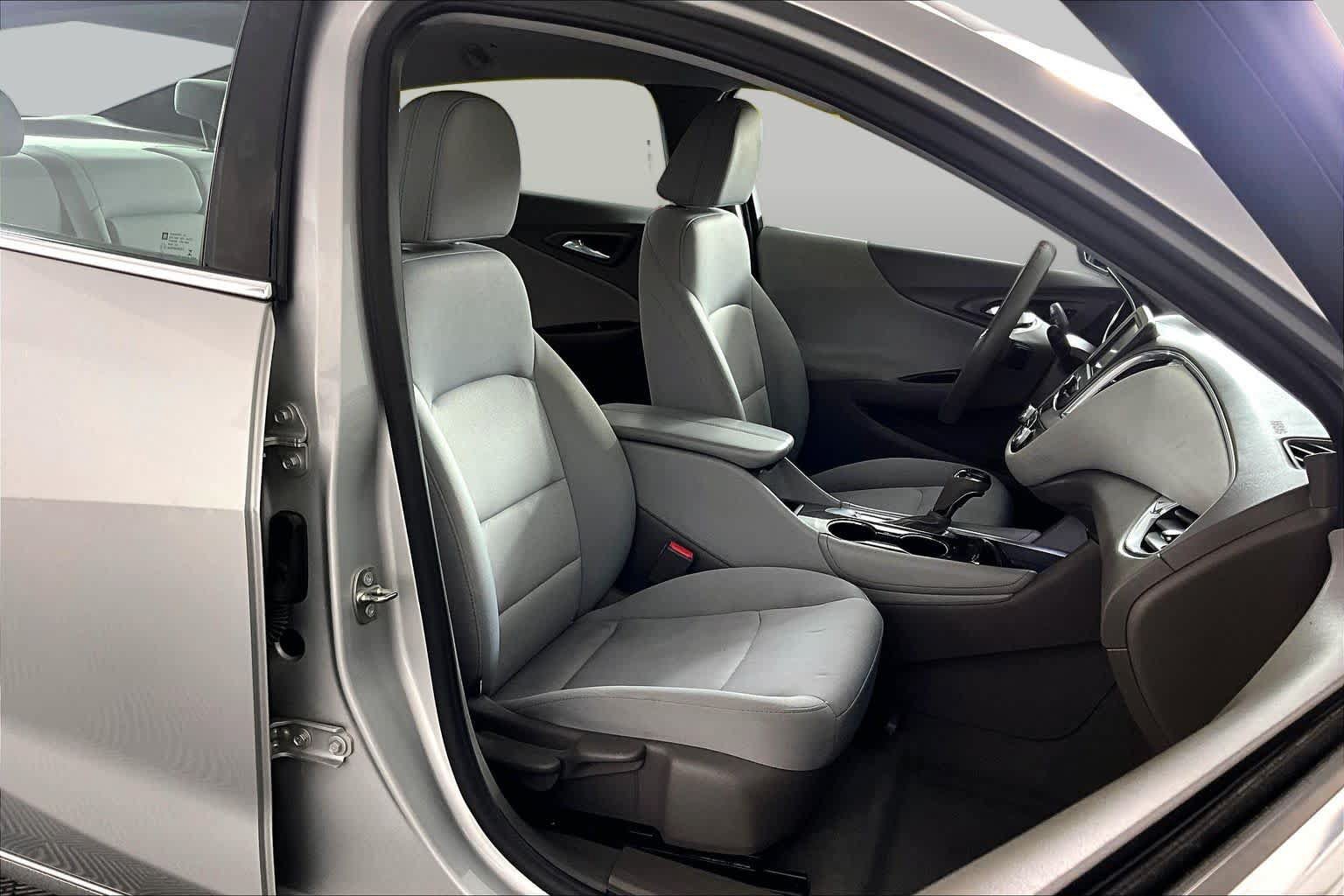 Used 2016 Chevrolet Malibu LT FWD image 8