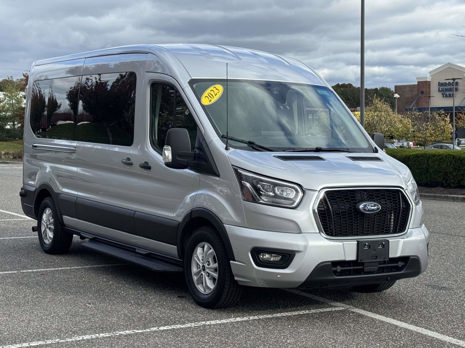 Used 2023 Ford Transit 350 XLT image 2