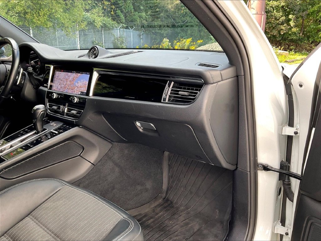 Certified 2023 Porsche Macan Turbo AWD/4WD image 19