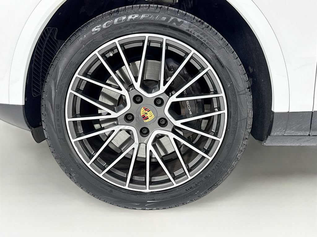 Certified 2023 Porsche Cayenne AWD/4WD image 32
