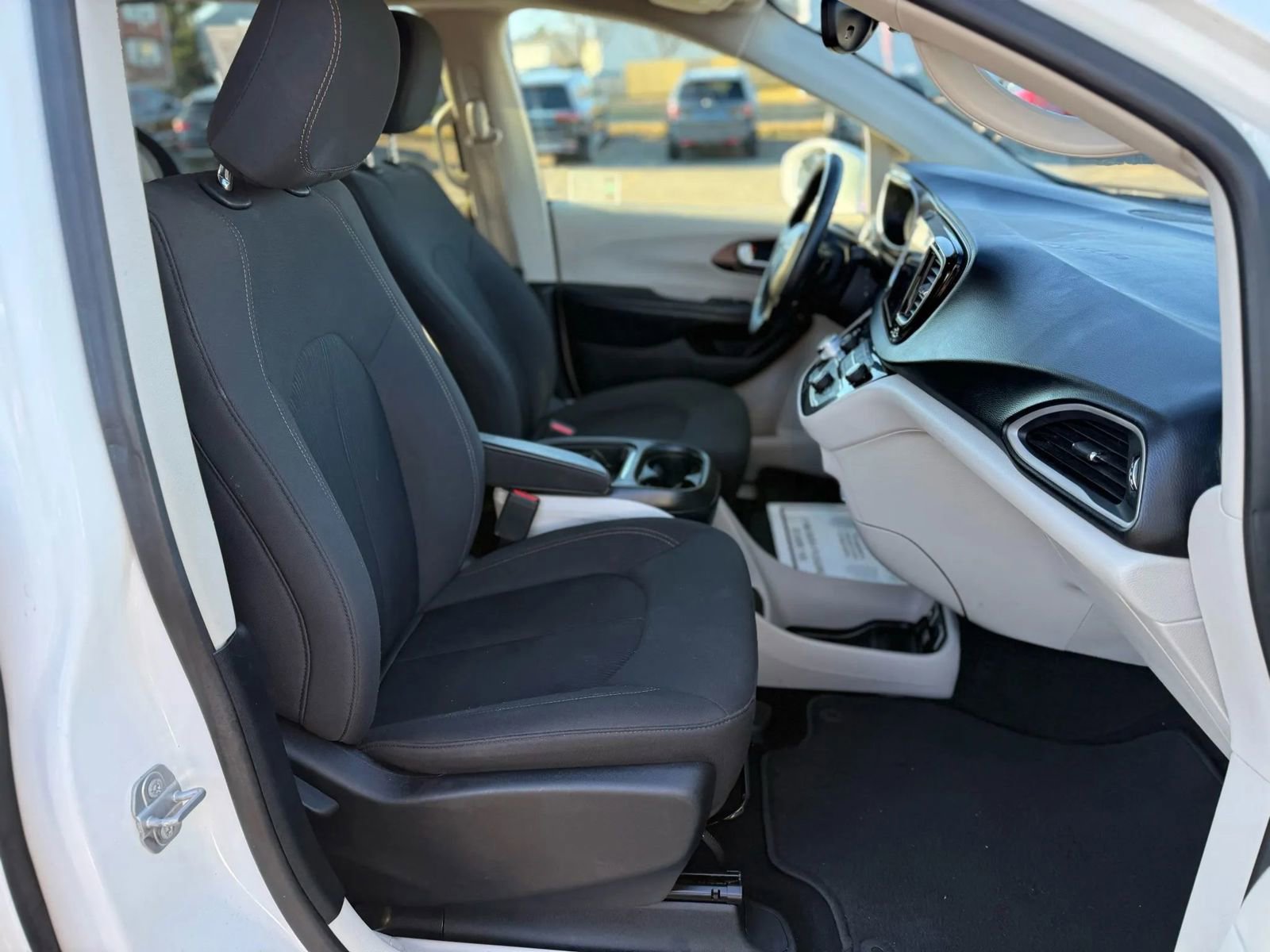 Used 2019 Chrysler Pacifica Touring Plus w/ Advanced Safetytec Group image 23