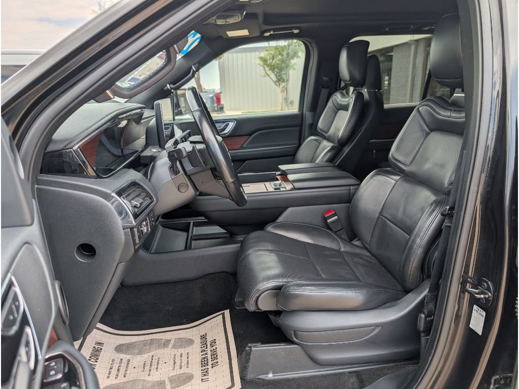 Used 2022 Lincoln Navigator L Reserve image 9