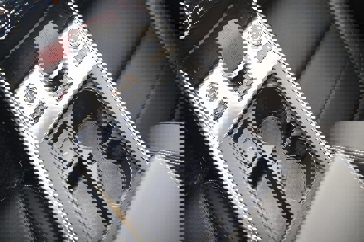 Used 2024 Jaguar XF R-Dynamic SE image 34