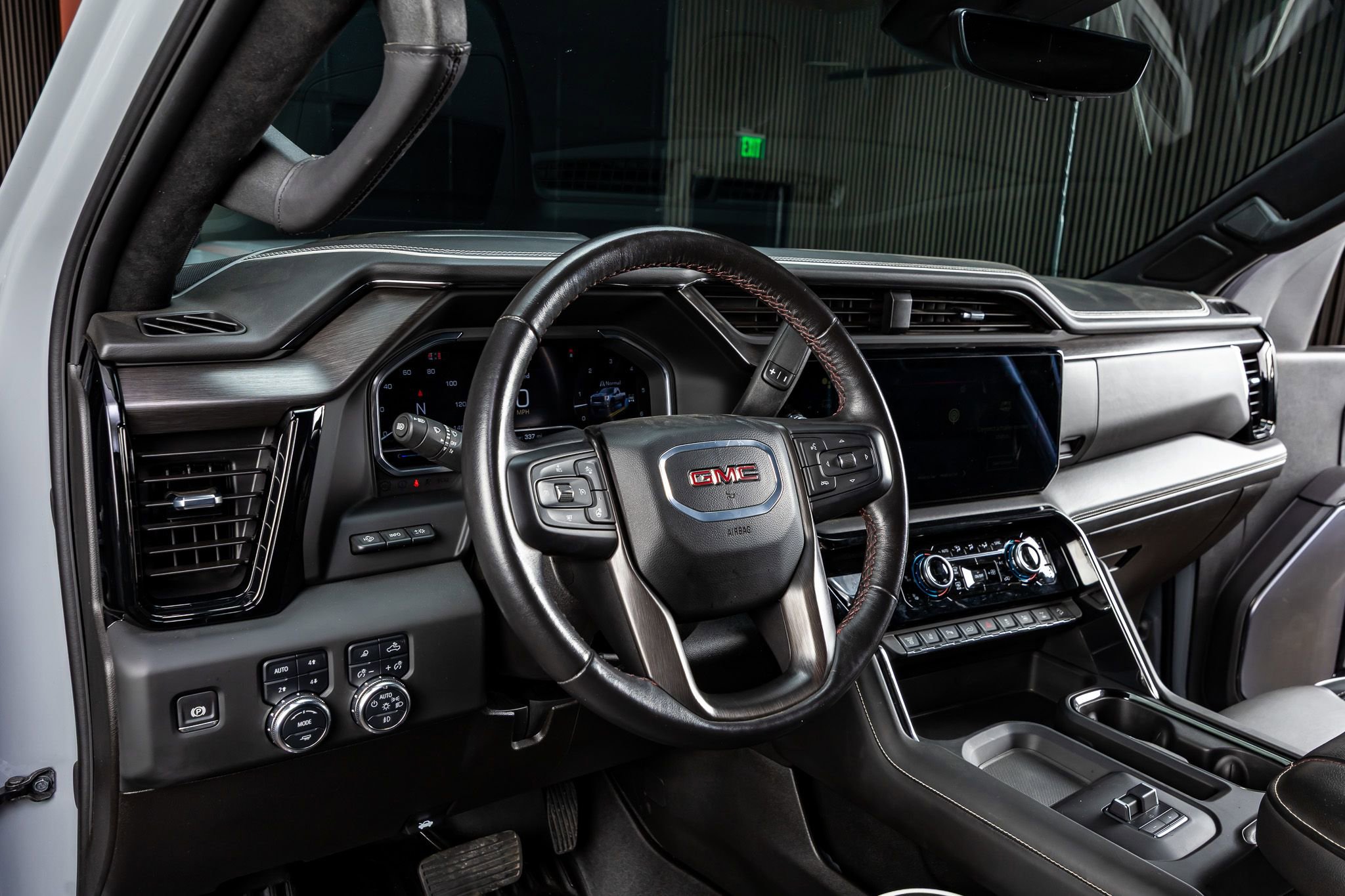 Used 2024 GMC Sierra 2500 AT4X image 17