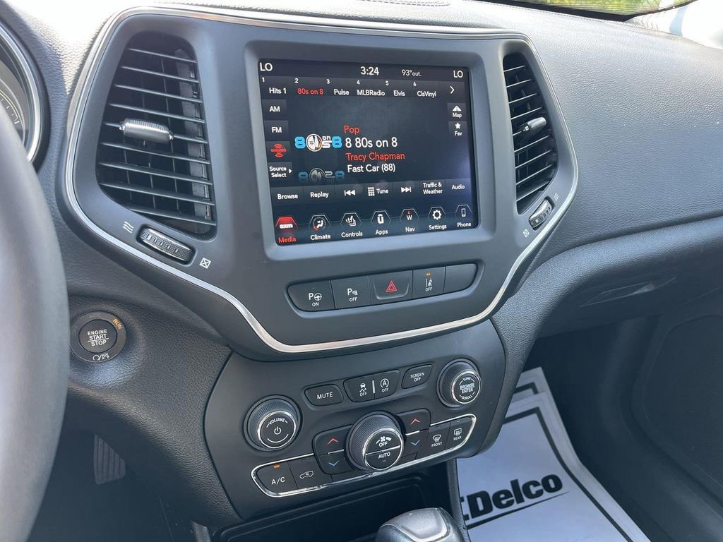 Used 2023 Jeep Cherokee Altitude Lux image 13