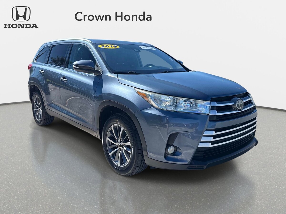 Used 2019 Toyota Highlander XLE FWD image 6