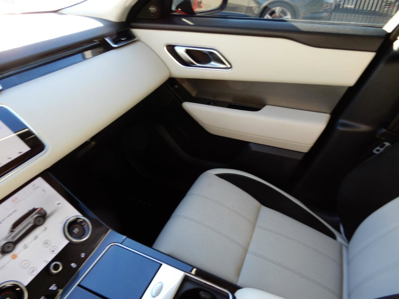 Used 2019 Land Rover Range Rover Velar S AWD/4WD image 17