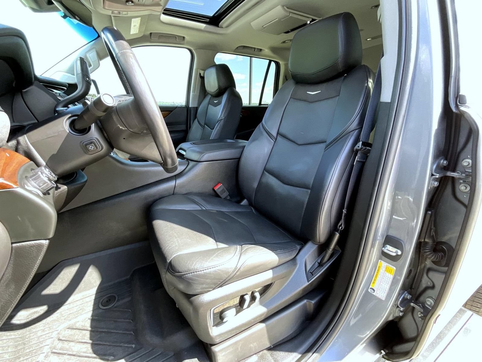 Used 2019 Cadillac Escalade Premium Luxury AWD/4WD image 10