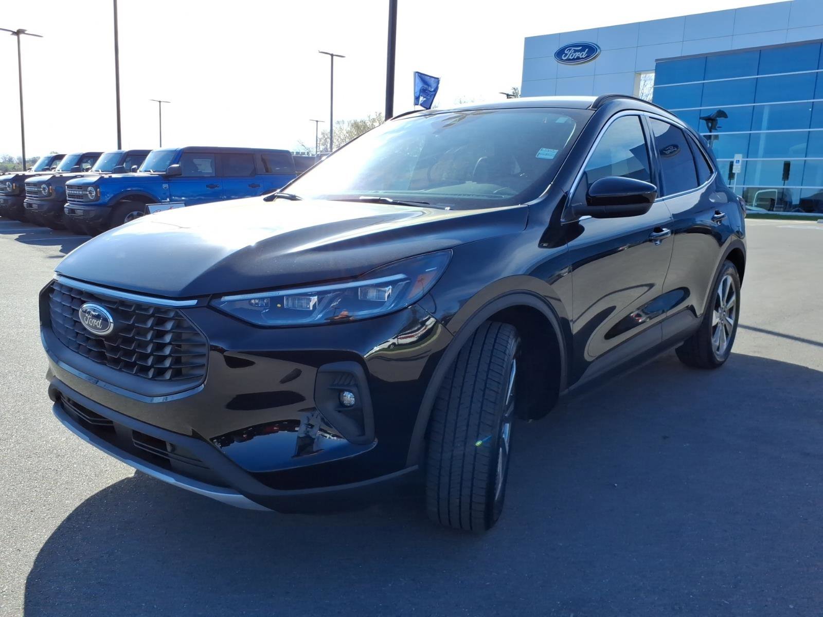 Certified 2025 Ford Escape Platinum w/ Class II Trailer Tow Package FWD image 7