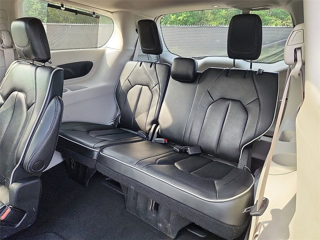 Used 2023 Chrysler Pacifica Limited image 12