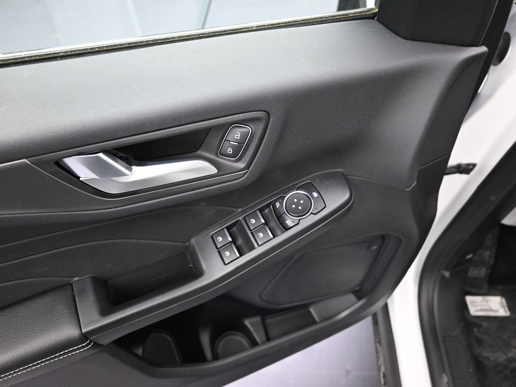 New 2025 Ford Escape SE image 15