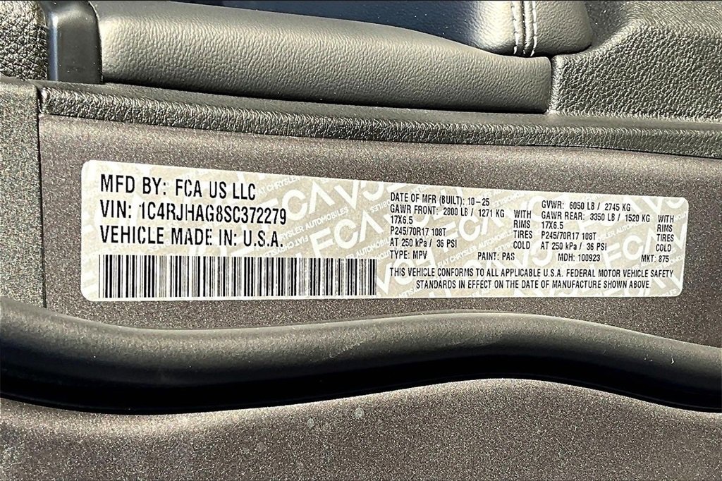 New 2025 Jeep Grand Cherokee Laredo w/ Luxury Tech Group I image 13