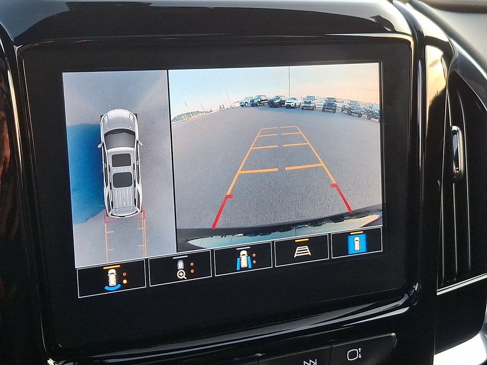 Used 2023 Chevrolet Traverse RS w/ LPO, Floor Liner Package AWD/4WD image 20