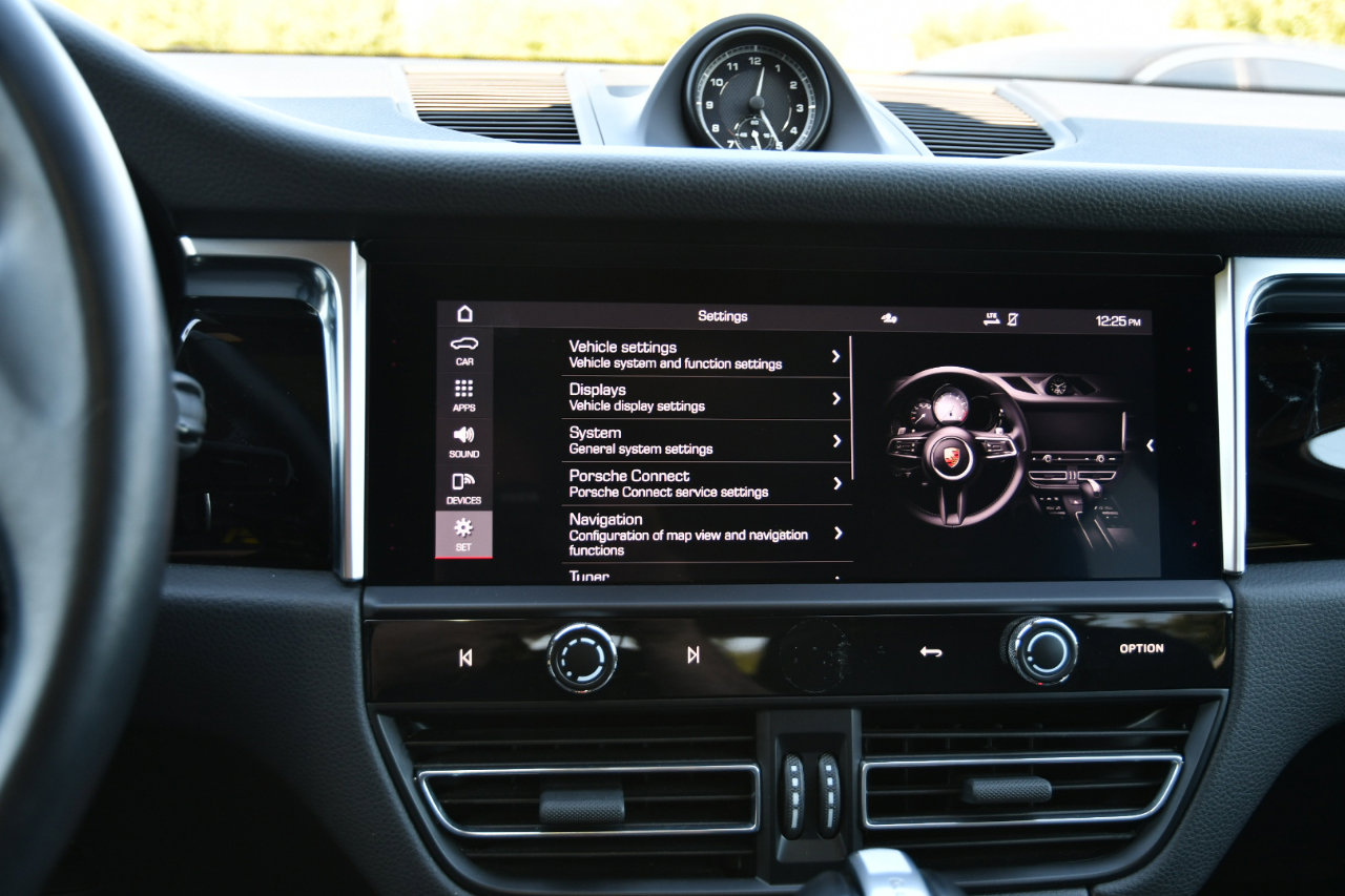 Used 2024 Porsche Macan image 18