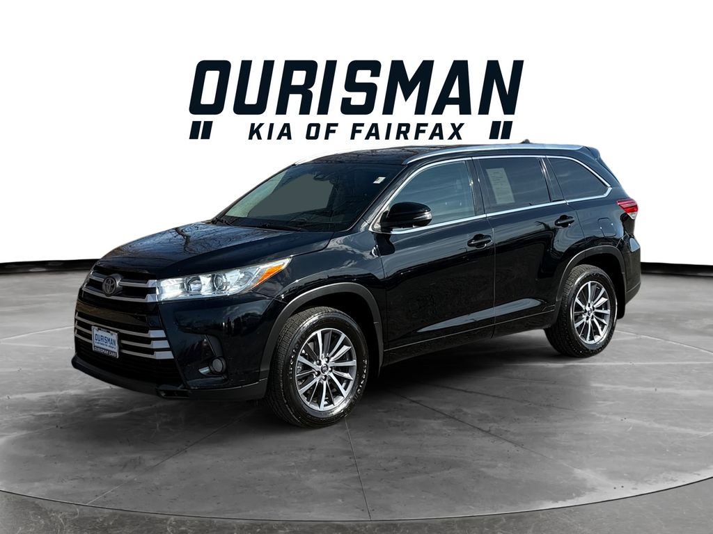 Used 2017 Toyota Highlander XLE w/ Carpet Mat Package image 2