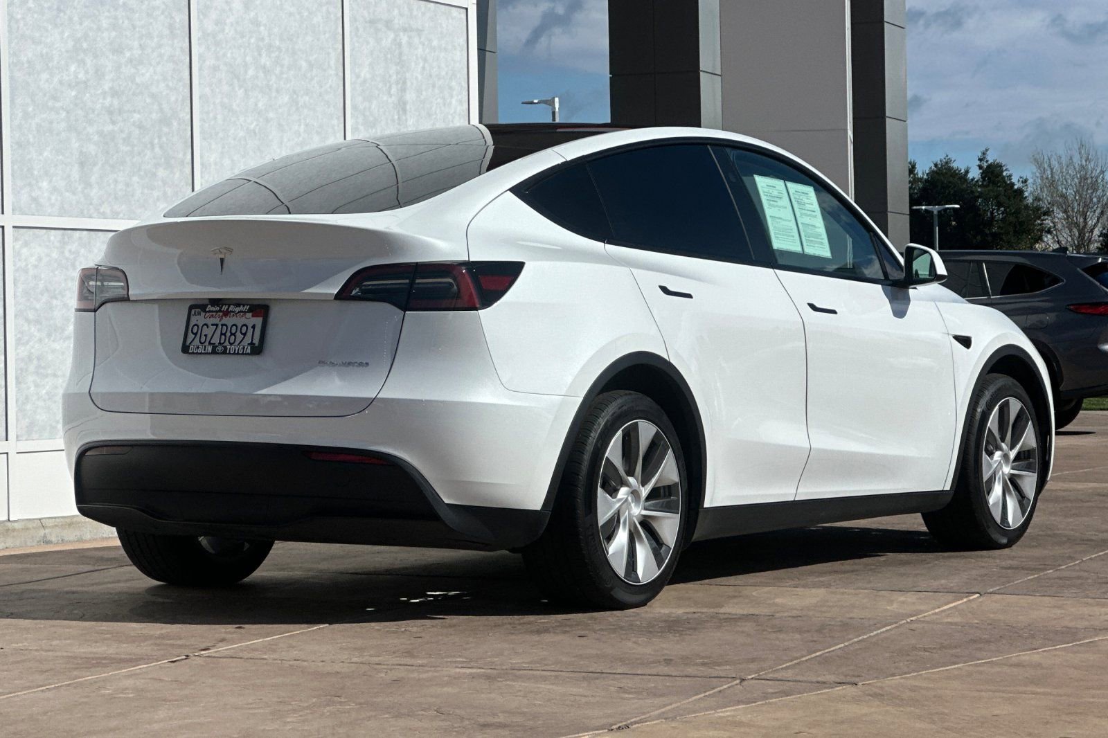 Used 2023 Tesla Model Y Long Range image 4