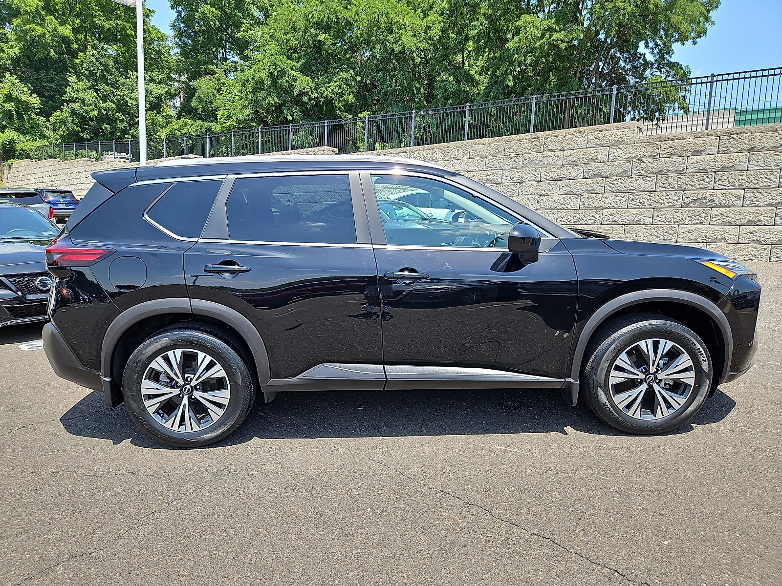 Certified 2023 Nissan Rogue SV w/ SV Premium B Package AWD/4WD image 7