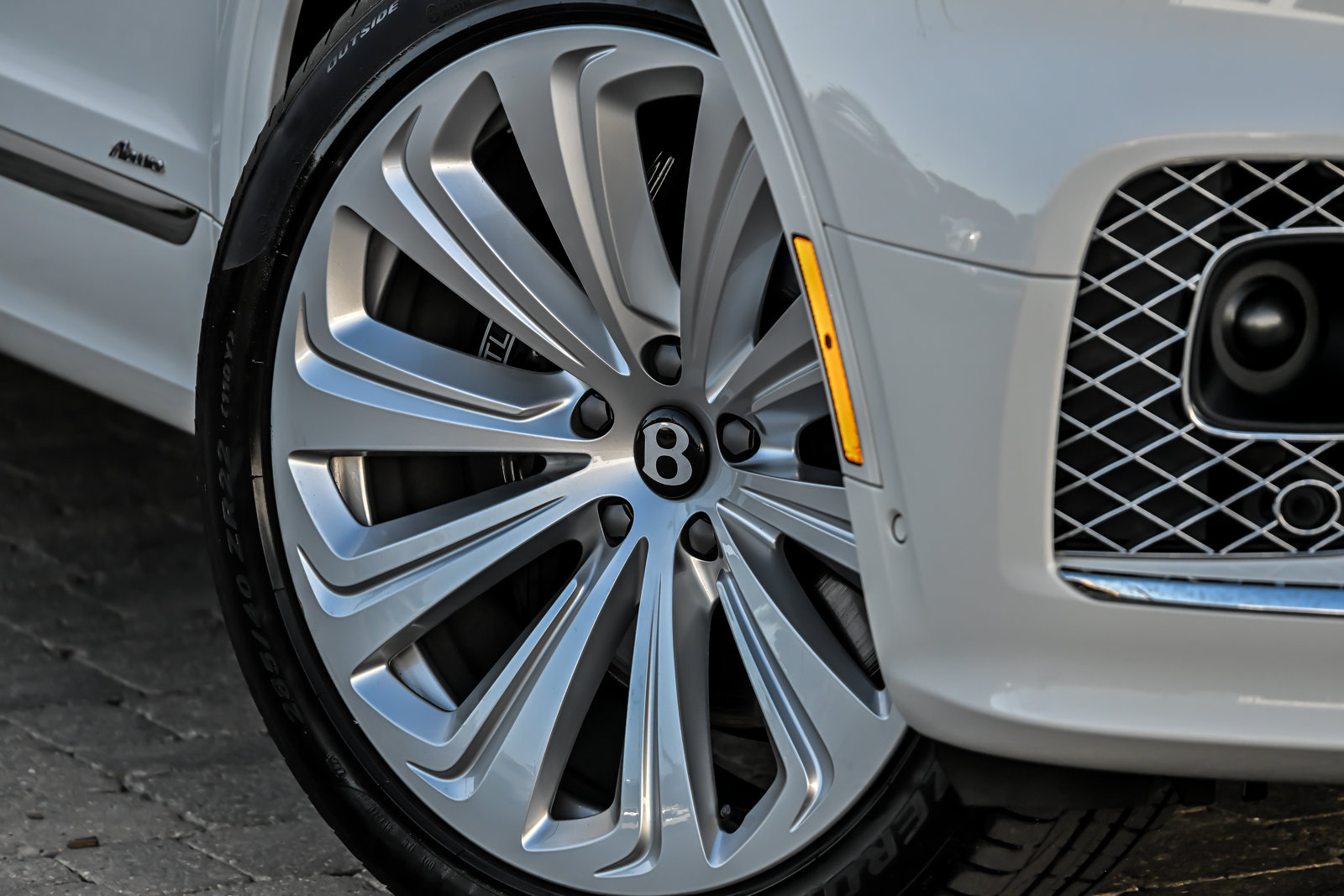 Certified 2023 Bentley Bentayga AWD/4WD image 3