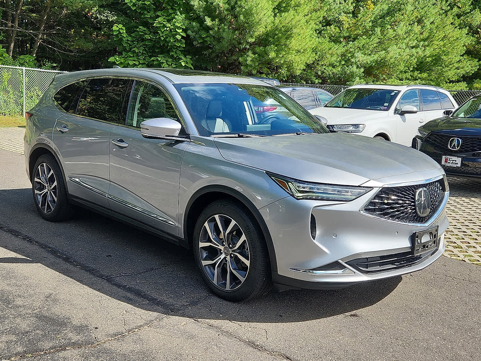 Used 2023 Acura MDX SH-AWD w/ Technology Package image 4