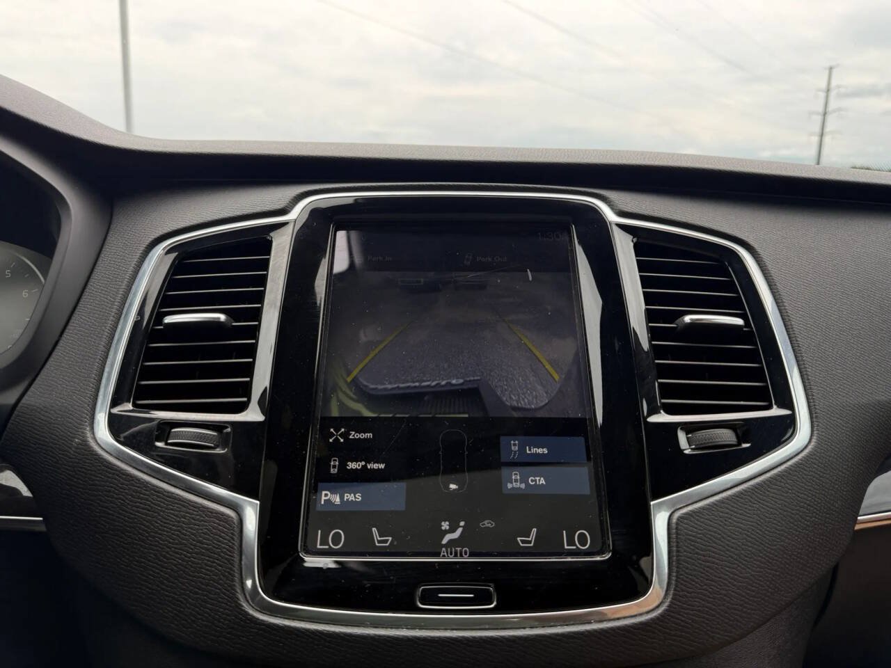 Used 2018 Volvo XC90 T6 Momentum w/ Convenience Package AWD/4WD image 9