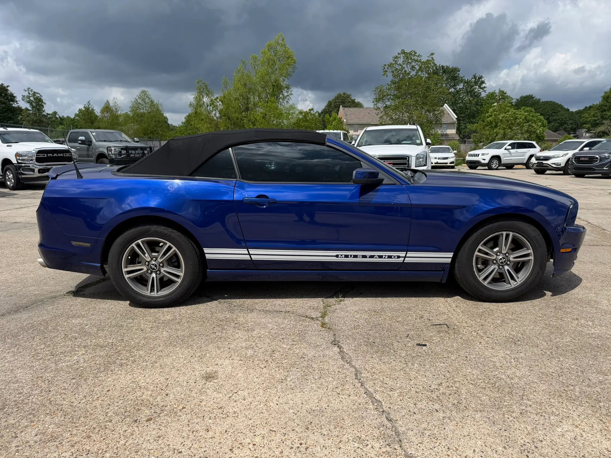 Used 2013 Ford Mustang Premium RWD image 6