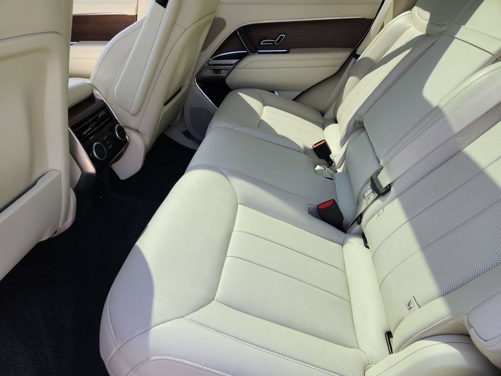 Certified 2025 Land Rover Range Rover SE AWD/4WD image 5