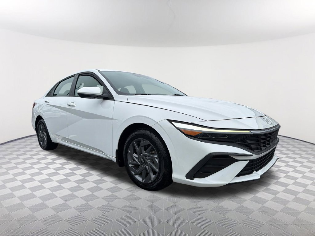 Used 2024 Hyundai Elantra SEL FWD image 3
