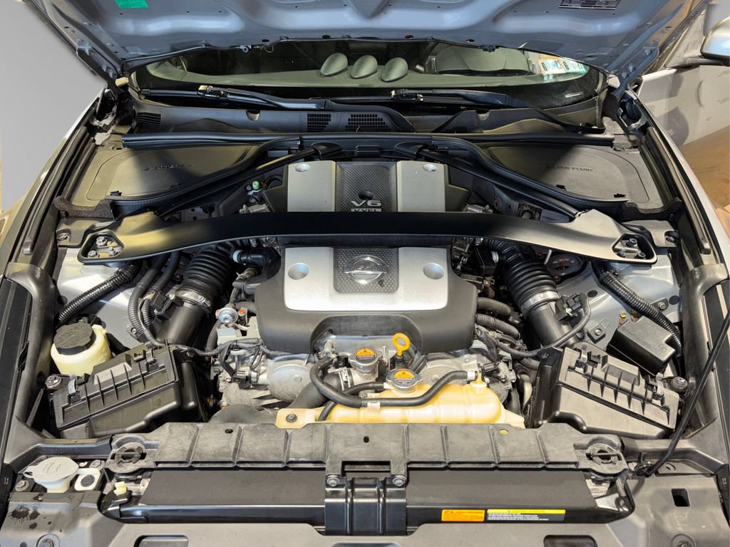 Used 2020 Nissan 370Z Coupe RWD image 14