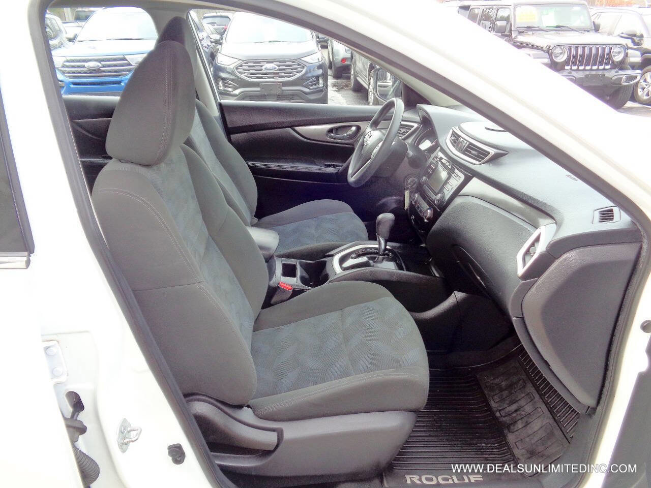 Used 2016 Nissan Rogue S image 20