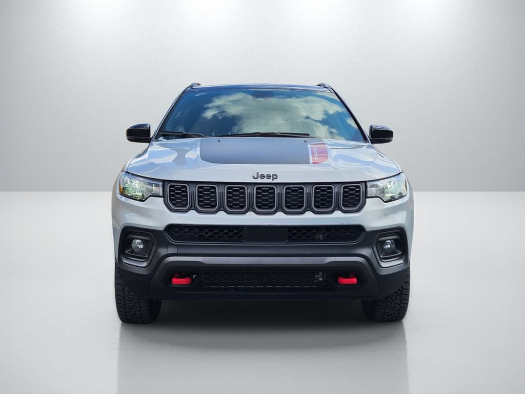 Used 2025 Jeep Compass Trailhawk w/ Trailer Tow Group AWD/4WD image 2