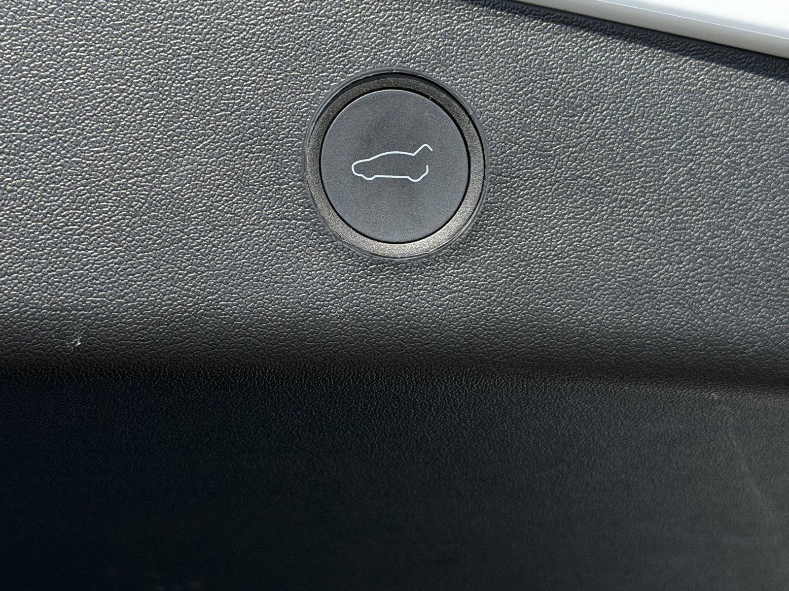 Used 2023 Tesla Model 3 Standard Range image 25