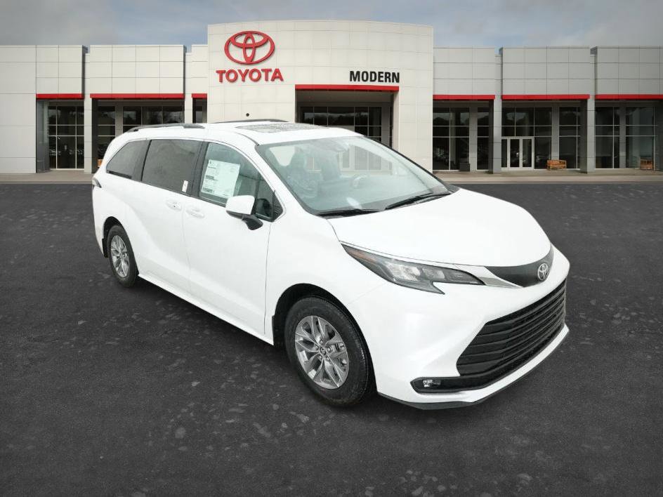 New 2026 Toyota Sienna XLE FWD image 7