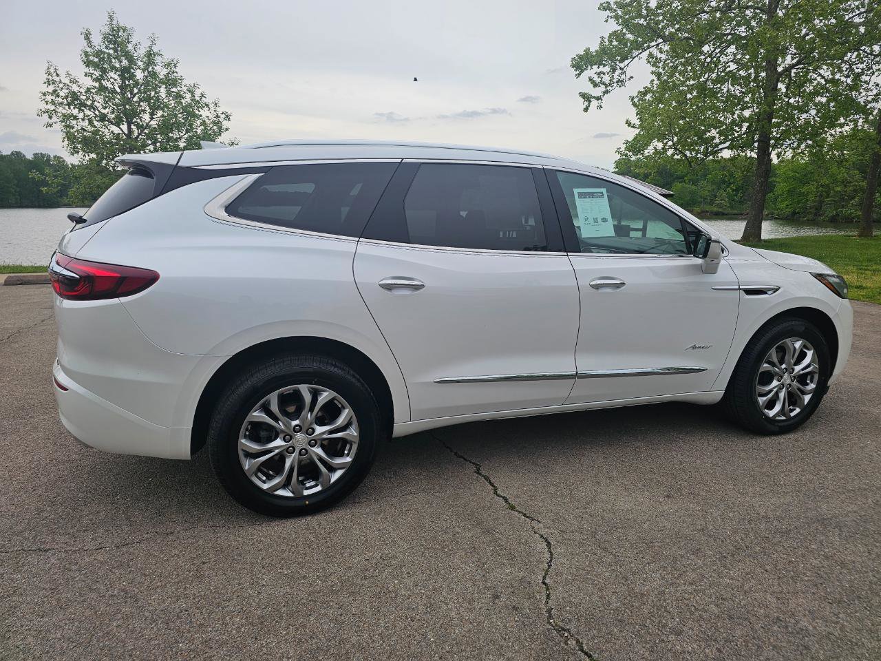 Used 2021 Buick Enclave Avenir w/ Avenir Technology Package AWD/4WD image 5