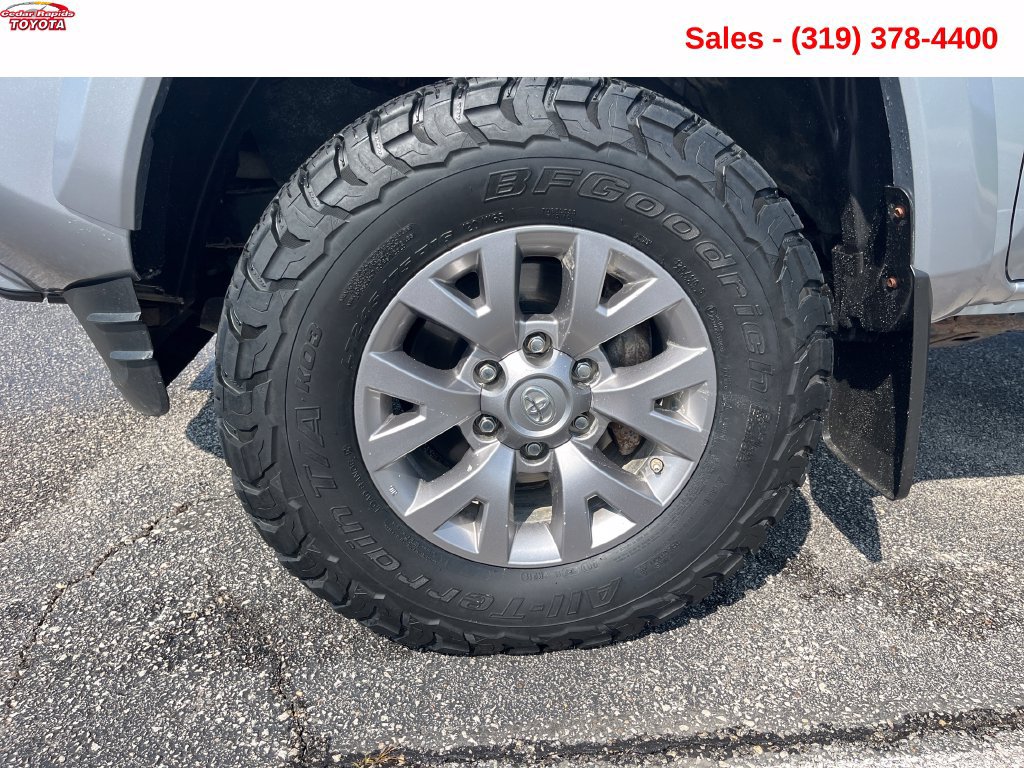 Used 2018 Toyota Tacoma SR5 w/ Four Season Floor Mat Package AWD/4WD image 12